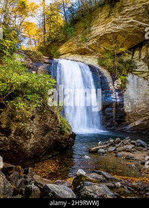 60 m lange Looking Glass Falls im Pisgah National Forest entlang der Forest Heritage Scenic Byway in Brevard North Carolina USA Stockfoto