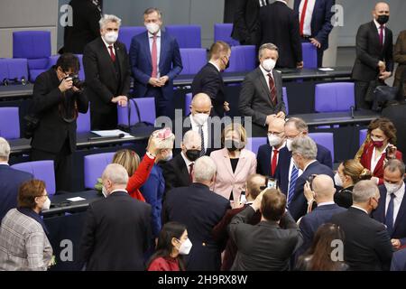 Berlin, Berlin-Tiergarten, Deutschland. 8th Dez 2021. Berlin: Im Bundestag zur Wahl der neuen Bundeskanzlerin im Reichstagsgebäude (Foto: © Simone Kuhlmey/Pacific Press via ZUMA Press Wire) Stockfoto