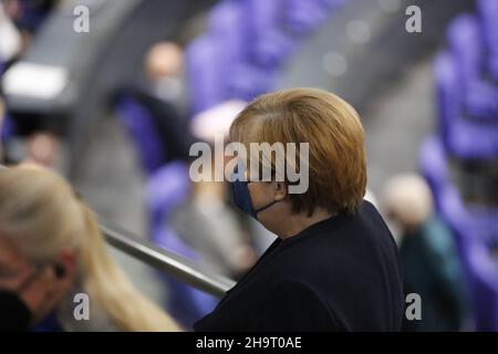 Berlin, Berlin-Tiergarten, Deutschland. 8th Dez 2021. Im Bundestag zur Wahl des neuen Bundeskanzlers im Reichstagsgebäude. (Bild: © Simone Kuhlmey/Pacific Press via ZUMA Press Wire) Stockfoto