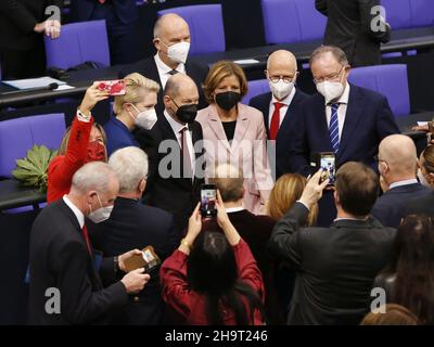 Berlin, Berlin-Tiergarten, Deutschland. 8th Dez 2021. Berlin: Im Bundestag zur Wahl der neuen Bundeskanzlerin im Reichstagsgebäude (Foto: © Simone Kuhlmey/Pacific Press via ZUMA Press Wire) Stockfoto