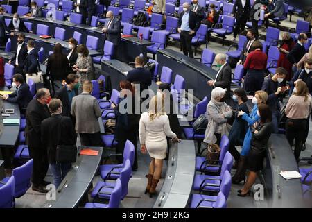 Berlin, Berlin-Tiergarten, Deutschland. 8th Dez 2021. Berlin: Im Bundestag zur Wahl der neuen Bundeskanzlerin im Reichstagsgebäude (Foto: © Simone Kuhlmey/Pacific Press via ZUMA Press Wire) Stockfoto