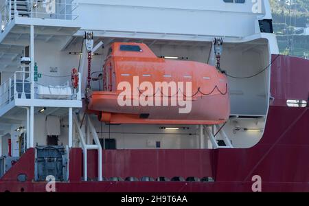 Modernes Rettungsboot im Boot Stockfoto