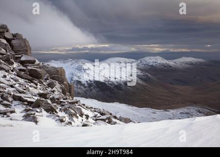 Ein Blick über das obere Eskdale von Ill Crag, im englischen Lake District Stockfoto