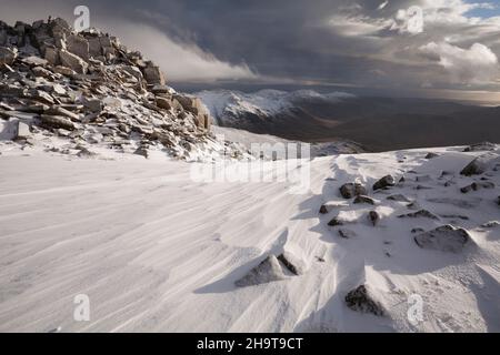 Ein Blick über das obere Eskdale von Ill Crag, im englischen Lake District Stockfoto