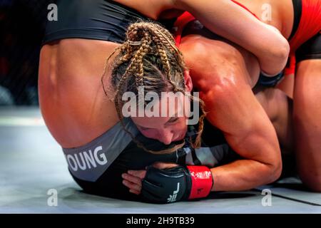 PFL-Weltmeisterschaft 2021. Die größte Nacht des MMA. 6 World Title Fights bei Hard Rock Live. Stockfoto