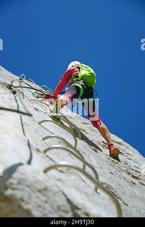Kletterer auf der Via Ferrata Chironne, Frankreich, Dept. Drome Stockfoto
