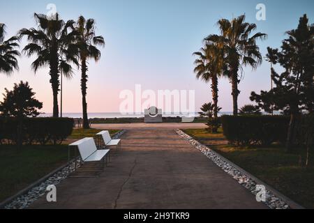 Sonnenuntergang an der Promenade von Batumi, Adjara, Georgia Stockfoto