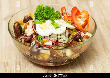 Bauernsalat, Salat von Winzern, Samenöl, Kürbiskernöl, Eier, Fleisch, Ei, Steiermark, geräuchertes Fleisch, Weinstube, Weinstube, Schinken, Stücke, Paprika, To Stockfoto