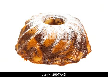 Marmorkuchen, Biskuitkuchen, Puderzucker, Bündelkuchen, weiß, Geburtstagskuchen, marmoriertes Muster, Teig, Hintergrund, isoliert, Optional, Kuchen, Schokolade, Braue Stockfoto