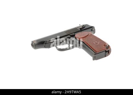 Gebrauchte makarov Pistole auf weißem Hintergrund mit Platz für Text. Nahaufnahme. Stockfoto