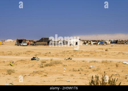 Ein typisches Beduinenlager in der Wüste bei Riad, Saudi-Arabien Stockfoto