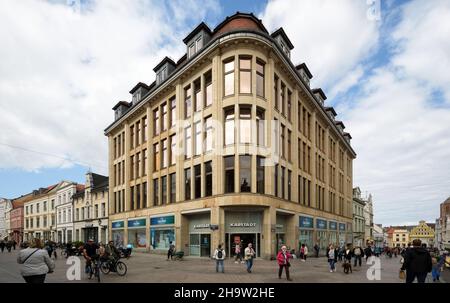 '19.08.2021, Deutschland, Mecklenburg-Vorpommern, Wismar - GALERIE Karstadt Kaufhof, der Flagship-Store der Kaufhauskette Karstadt (fou Stockfoto