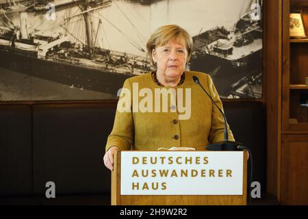 '04.11.2021, Deutschland, Bremen, Bremerhaven - Bundeskanzlerin Angela Merkel (CDU) besucht das Deutsche Auswanderungshaus (DAH) zu ihrem Abschiedsbesuch. 00 Stockfoto