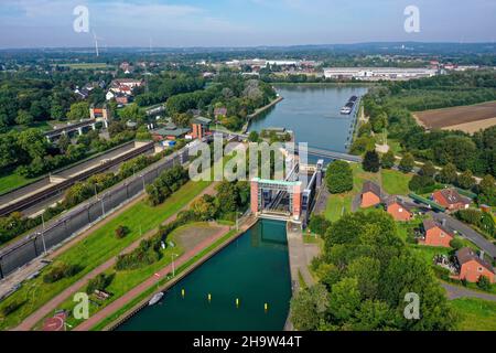 '14.09.2021, Deutschland, Nordrhein-Westfalen, Waltrop - Schiffshebewerk Waltrop. Die vier abwärts abfahrenden Strukturen am Knotenpunkt Rhein-Hern Stockfoto