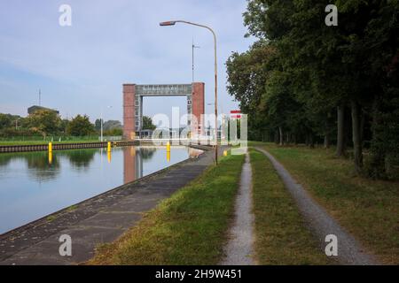 '14.09.2021, Deutschland, Nordrhein-Westfalen, Waltrop - Waltrop Schiffshebewerk und Schleusenpark. Hier wurde 1962 der neue Lift aus dem Jahr 2005 stillgelegt. Die vier d Stockfoto