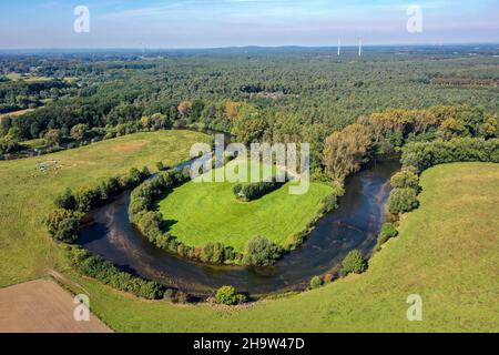 22.09.2021, Deutschland, Nordrhein-Westfalen, Datteln - Lippe, Fluss- und Auenentwicklung der Lippe bei Haus Vogelsang, hier eine naturnahe Stockfoto