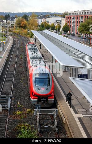 '15.10.2021, Deutschland, Nordrhein-Westfalen, Iserlohn - Bahnhof Iserlohn. Der Bahnhof Iserlohn ist der Haltepunkt im Zentrum von Iserl Stockfoto