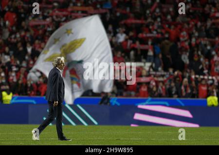 Lissabon, Portugal. 08th Dez 2021. Jorge Jesus, der Leiter von SL Benfica, während des UEFA Champions League Gruppe E-Spiels zwischen SL Benfica und FK Dynamo Kiew am 8th. Dezember 2021 im Estadio da Luz, Lissabon. Portugal Valter Gouveia/SPP Quelle: SPP Sport Press Foto. /Alamy Live News Stockfoto