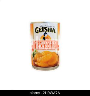 Eine 15 Unzen oder 425 Gramm Dose Geisha Marke Mandarine Orangen ganze Segmente in Light Sirup; vertrieben von Kawasho Foods in den Vereinigten Staaten. Stockfoto