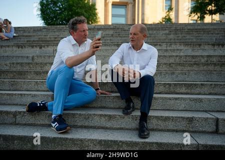 Eckart von Hirschhausen, Olaf Scholz, 21. Juni 2021, Berlin (nur für redaktionelle Verwendung. Keine Werbung. Referenzdatenbank: http://www.360-berl Stockfoto