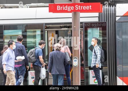 Covid 19 Sydney Stadtbahn öffentlicher Verkehr in Sydney, obligatorisches Tragen von Facemarks auf Transport Dezember 2021, Australien Stockfoto