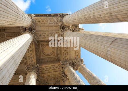 Korinthische Säulen, klassische Orden der antiken griechischen Architektur Stockfoto