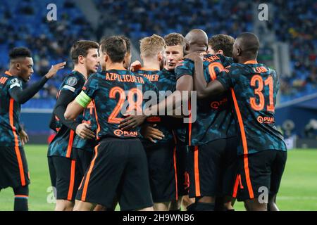 Sankt Petersburg, Russland. 08th Dez 2021. Die Spieler von Chelsea feiern während der UEFA Champions League ein Fußballspiel zwischen Zenit und Chelsea in der Gazprom Arena (Endstand; Zenit 3:3 Chelsea) (Foto von Maksim Konstantinov/SOPA Image/Sipa USA) Kredit: SIPA USA/Alamy Live News Stockfoto