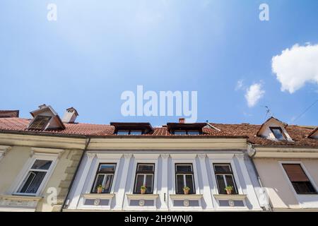 Bild von Fassaden in der Altstadt von Ljubljana, Slowenien, typisch aus dem Mittelalter. Die Altstadt von Ljubljana ist der älteste Teil der Slowenen Stockfoto