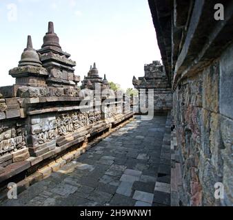 Candi Borobudur oder Borobudur Tempel in Magelang, Zentral-Java, Indonesien, der im 7th. Jahrhundert n. Chr. erbaut wurde. Stockfoto