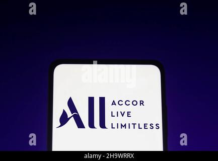 Brasilien. 08th Dez 2021. In dieser Abbildung ist das Accor Live Limitless (ALL)-Logo auf einem Smartphone zu sehen. Kredit: SOPA Images Limited/Alamy Live Nachrichten Stockfoto