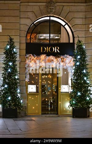 Beleuchtung der Luxusmarken während der Weihnachtszeit auf dem Place Vendome, in Paris, Frankreich, 8. Dezember 2021. Foto von Jana Call Me J/ABACAPRESS.COM Stockfoto