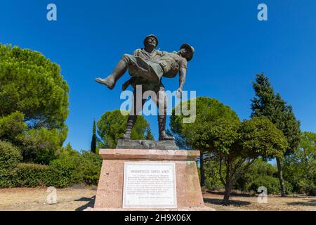 Gelibolu, Çanakkale, Türkei - 26. September 2021: Ein Denkmal für den türkischen Soldaten, der den verwundeten australischen Offizier trug und half, Gallipoli Stockfoto