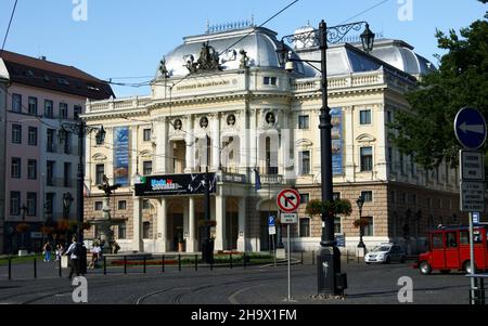 Historisches Gebäude des alten Slowakischen Nationaltheaters, das Neo-Renaissance-Gebäude aus dem Jahr 18851886, Bratislava, Slowakei Stockfoto