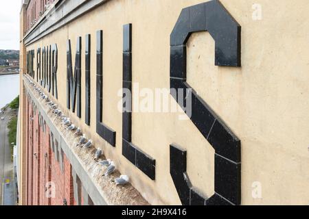 Baltic Blumenmühlen Zeichen aus Keramikfliesen an der Wand des Baltic Arts Center und Galerie gateshead tyne & Wear Stockfoto