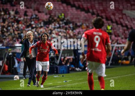 Lissabon, Portugal. 08th Dez 2021. Valentino Lazaro von SL Benfica in Aktion während des UEFA Champions League-Fußballspiels der Gruppe E zwischen SL Benfica und dem FC Dynamo Kiew im Luz-Stadion.Endstand; SL Benfica 2:0 FC Dynamo Kiew. (Foto von Henrique Casinhas/SOPA Images/Sipa USA) Quelle: SIPA USA/Alamy Live News Stockfoto