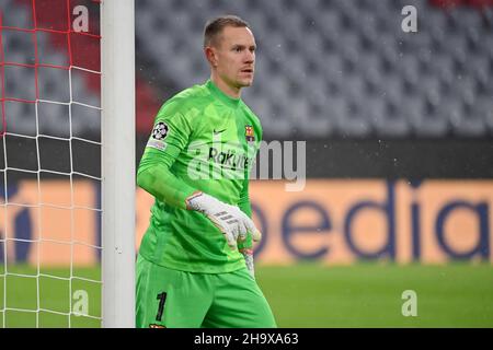 Marc Andre Ter STEGEN, goalwart (FC Barcelona), Aktion, Einzelbild, getrimmt Einzelmotiv, Halbe Figur, halbe Figur. Fußball Champions League Gruppe E/FC Bayern München - FC Barcelona 3-0 am 8th. Dezember 2021, ALLIANZAREN A. Stockfoto