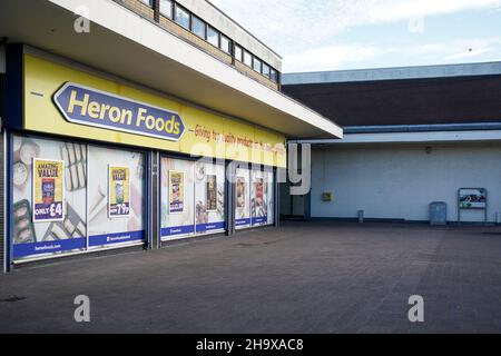 Stadtzentrum Von Kirkby. Kirkby ist eine Stadt im Metropolitan Borough of Knowsley, Merseyside, England. Historisch in Lancashire. Es liegt 5 Meilen nördlich von Huyton und 6 Meilen nordöstlich von Liverpool. Die Bevölkerung im Jahr 2011 war 40.472. Es ist die größte Stadt im Knowsley Metropolitan Borough Stockfoto