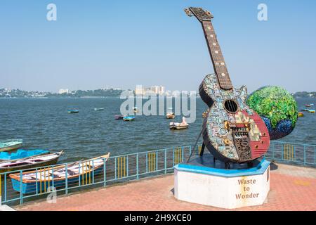 BHOPAL, MADHYA PRADESH, INDIEN - 04. DEZEMBER 2021: Waste to Wonder am oberen See. Stockfoto