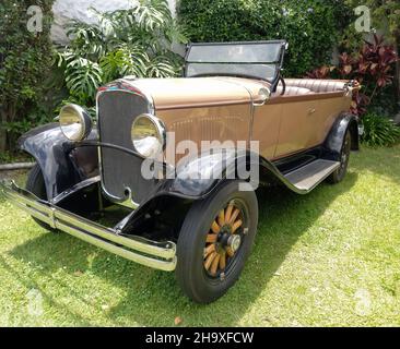 LOMAS DE ZAMORA - BUENOS AIRES, ARGENTINIEN - 05. Dez 2021: Vintage Brown Graham Paige 612 Tourer circa 1929 Cabriolet. CADEAA 2021 classic Stockfoto