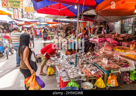 MANILA, PHILIPPINEN - 27. JANUAR 2018: Blick auf den Quiapo-Markt in Manila Stockfoto