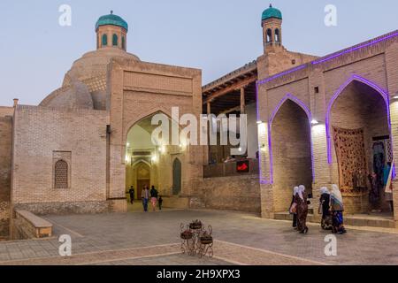 BUCHARA, USBEKISTAN - 1. MAI 2018: Toqi Sarrofon Basar im Zentrum von Buchara, Usbekistan Stockfoto