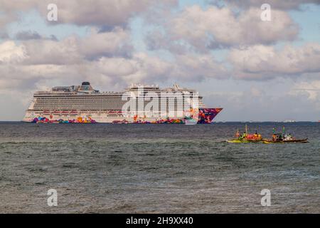 CATICLAN, PHILIPPINEN - 1. FEBRUAR 2018: World Dream-Schiff in Caticlan, Philippinen Stockfoto