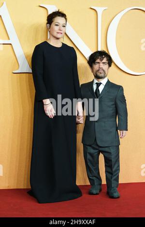 ODEON LUXE Leicester Square, London, Großbritannien. 7. Dezember 2021. Peter Dinklage und Erica Schmidt UK-PREMIERE VON CYRANO. . Bild von Julie Edwards./Alamy Live News Stockfoto