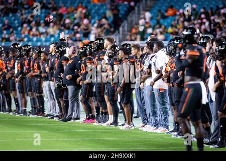 23. Oktober 2021 - Miami Gardens, Florida, USA: Miami Hurricanes gegen NC State Wolfpack, 2021 College Football Game im Hard Rock Stadium. Stockfoto