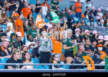 23. Oktober 2021 - Miami Gardens, Florida, USA: Miami Hurricanes gegen NC State Wolfpack, 2021 College Football Game im Hard Rock Stadium. Stockfoto