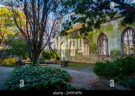 St. Dunstan im East Church Garden, inmitten der Ruinen einer Wren-Kirche, City of London, London, England, Großbritannien Stockfoto