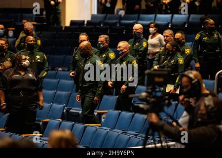 09. November 2021 – Sunrise, Florida, USA: Gedenkgottesdienst für Mitarbeiter des Broward Sheriff Office BSO, die an COVID-19 im Faith Center gestorben sind Stockfoto