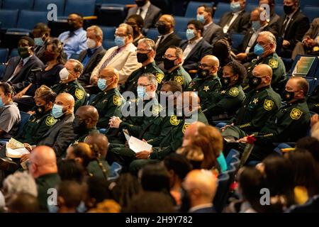 09. November 2021 – Sunrise, Florida, USA: Gedenkgottesdienst für Mitarbeiter des Broward Sheriff Office BSO, die an COVID-19 im Faith Center gestorben sind Stockfoto