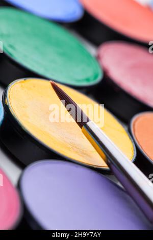 Pinsel, Make-up, bunt, Palette, Farbkasten, Verschiedene, Make-up-Farben, Orange, schräg, Auswahl, Objekte, mehrere, Make-up, Mix, Hintergrund, Einige, Stockfoto