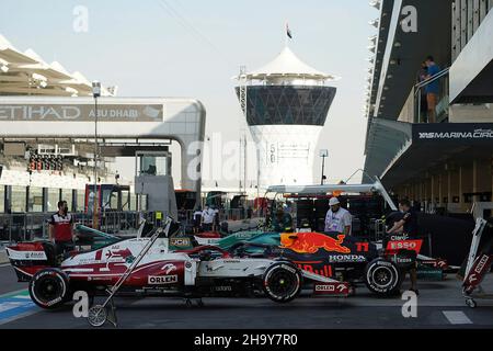 Abu Dhabi, VAE. 9th. Dezember 2021, 9th. Dezember 2021, Yas Marina Circuit, Abu Dhabi, FORMEL 1 ETIHAD AIRWAYS ABU DHABI GRAND PRIX 2021, in der Bilderpit-Lane Stockfoto